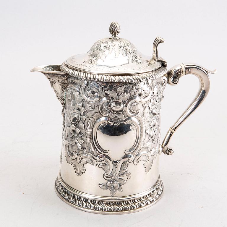 A Scottish silver jar, Edingburgh 1773, unidentified maker's mark.