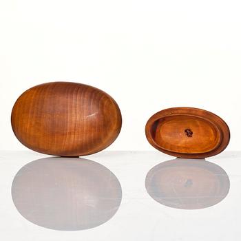 Hans Sunna, a lidded sugar bowl.