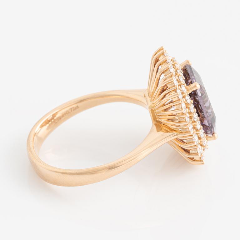 Ring, cocktail ring with purple tourmaline and brilliant-cut diamonds.