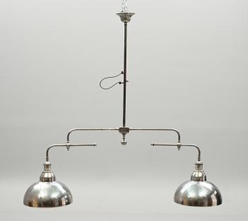 TAKLAMPA/BILJARDLAMPA, troligen Tyskland, 1900-tal. L 128, h 118.
