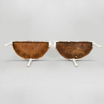 Matbord, sk. månbord, 1800-tal.