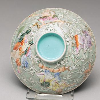 A famille rose enamelled cup with cover, Qing dynasty, 19th Century.