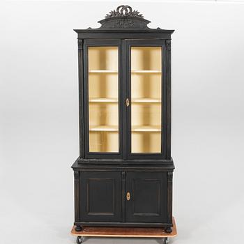 Cabinet, first half of the 20th century.