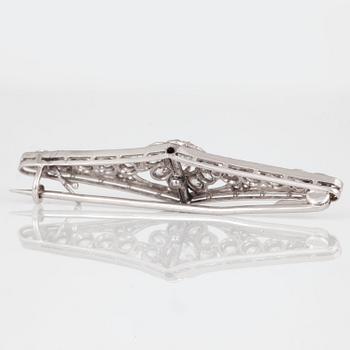 An Edwardian old-cut diamond brooch.