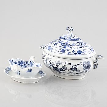 14 pieces of a "Blue Onion" porcelain service, Stadt Meissen, Germany.