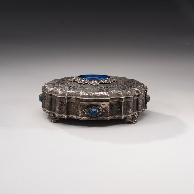 SKRIN, silver, färgad agat samt färgade jaspis. 1900-talets början. Mellaneuropa. Vikt ca 943 g.