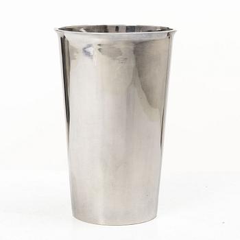 Atelier Borgila, a Swedish sterling silver vase/beaker, Stockholm 1943.