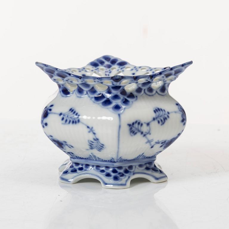 Kaffeservis, 37 delar, "Musselmalet Helblonde", Royal Copenhagen.