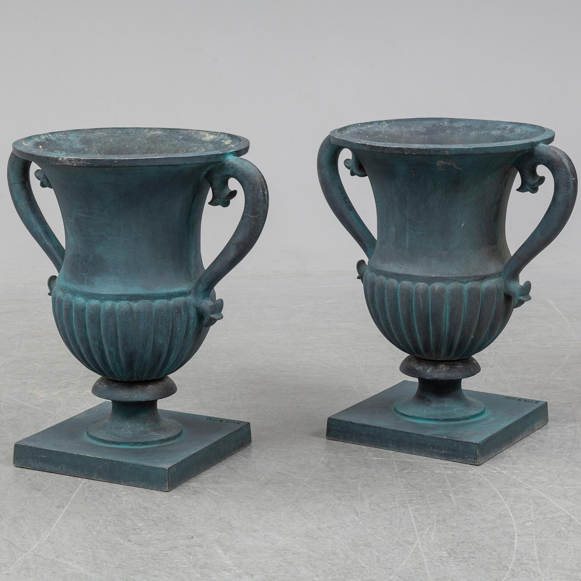 A pair of "Prakturnan" plant pot, 21st century.