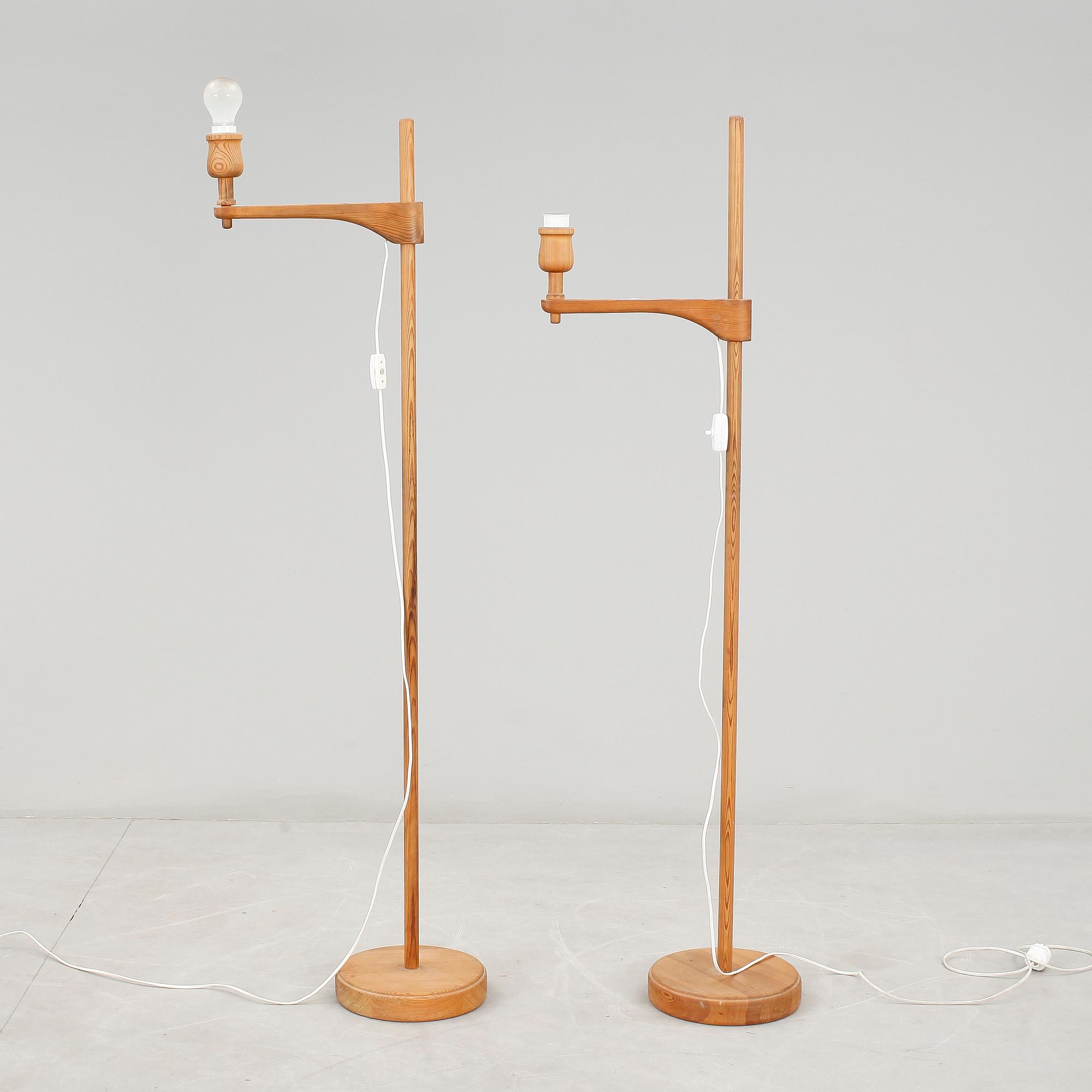 GOLVLAMPOR, ett par. "Staken", Carl Malmsten.