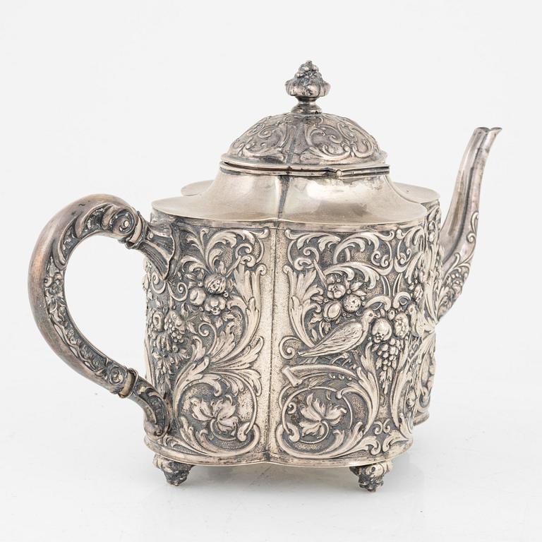 A silver tea and coffee set with tray, Germany, early 20th century.