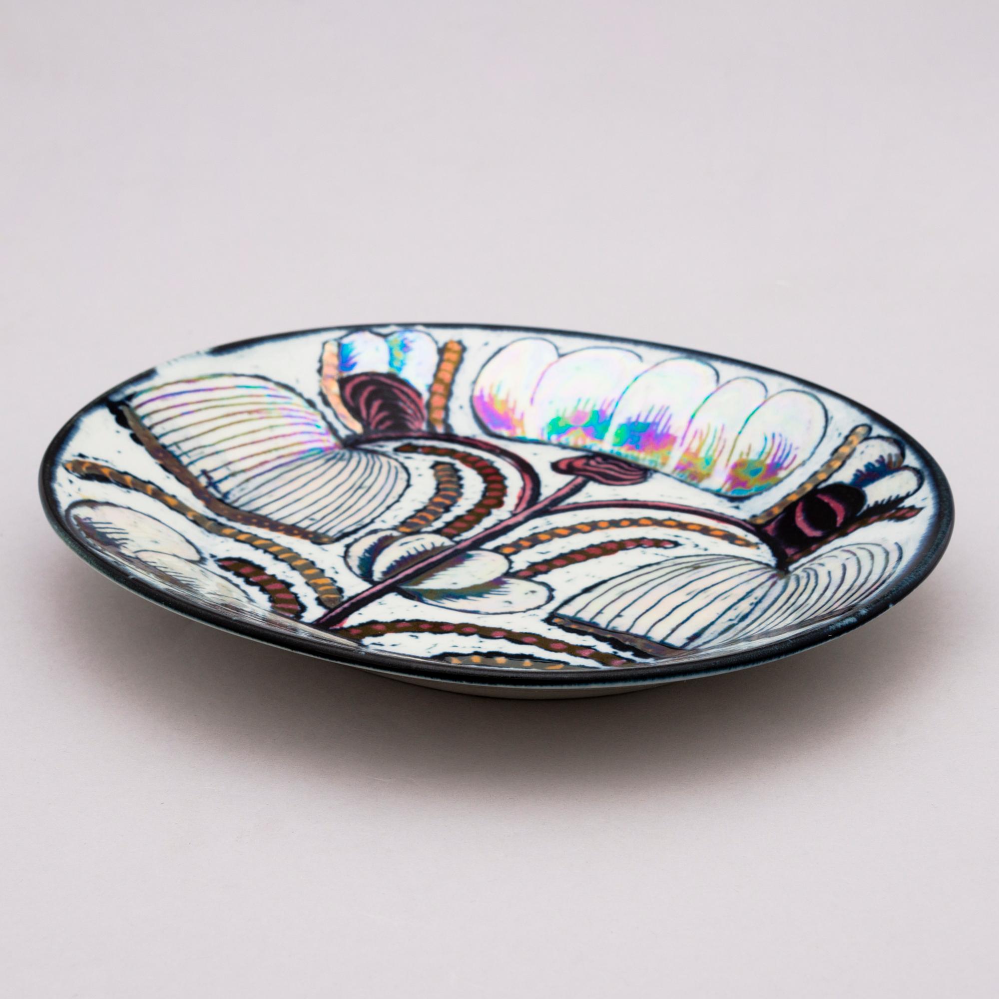 BIRGER KAIPIAINEN, a decorative plate signed Kaipiainen Arabia.