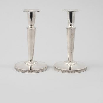 LJUSSTAKAR, ett par, silver, Sverige, stämplade 1972 respektive 1974.