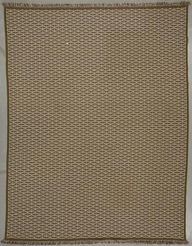 MATTA, maskinvävd. Ca 386x288 cm.