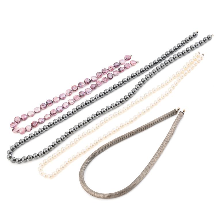 Ole Lynggaard clasp in 18K white gold with five necklaces.