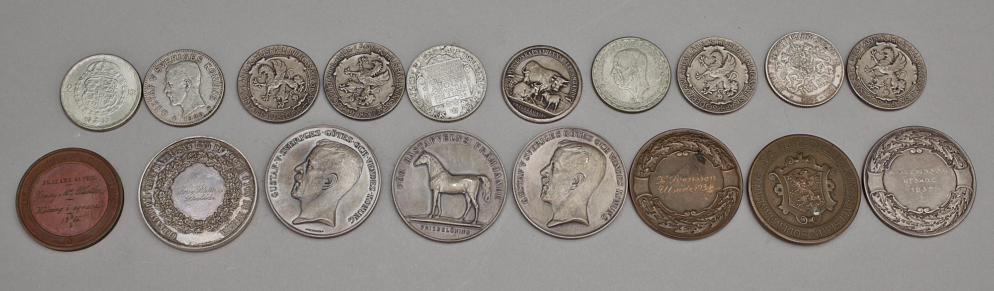 PARTI MYNT OCH MEDALJER, mest silver och Sverige 1800-1900-tal. Silvervikten ca 300 gram.