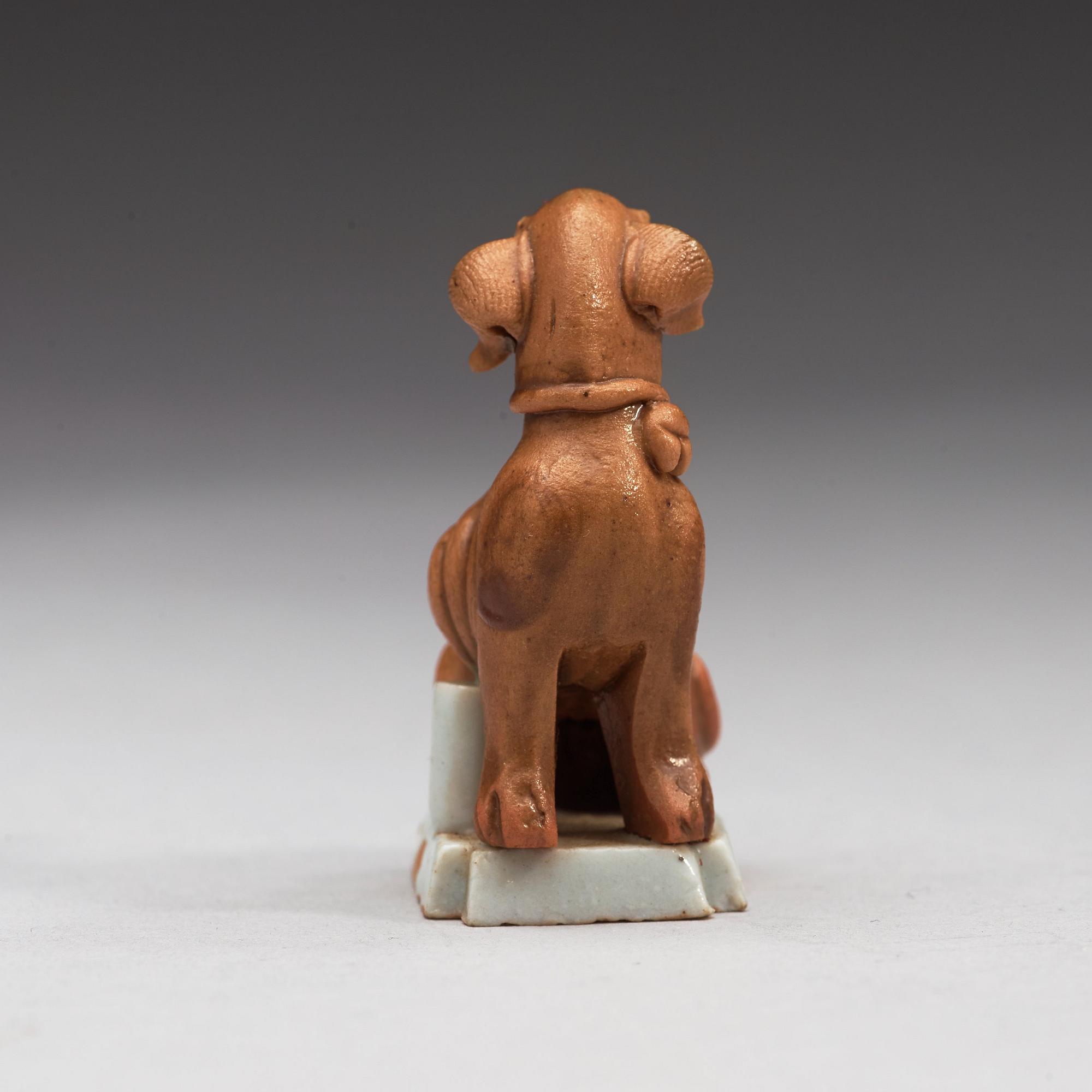 A small joss stick holder in the shape of a dog, Qing dynasty, Qianlong (1736-95).