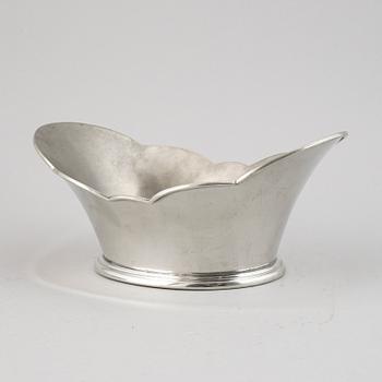 NILS FOUGSTEDT, a pewter jardiniere, Firma Svenskt Tenn Stockholm 1930.