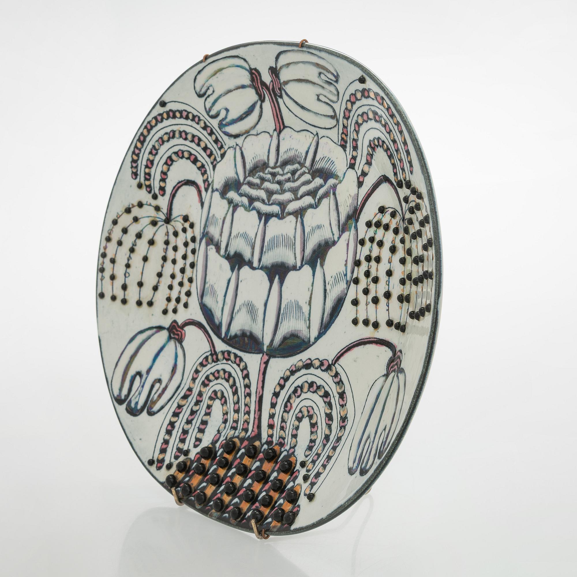 Birger Kaipiainen, A ceramic decorative dish, signed Kaipiainen Arabia.
