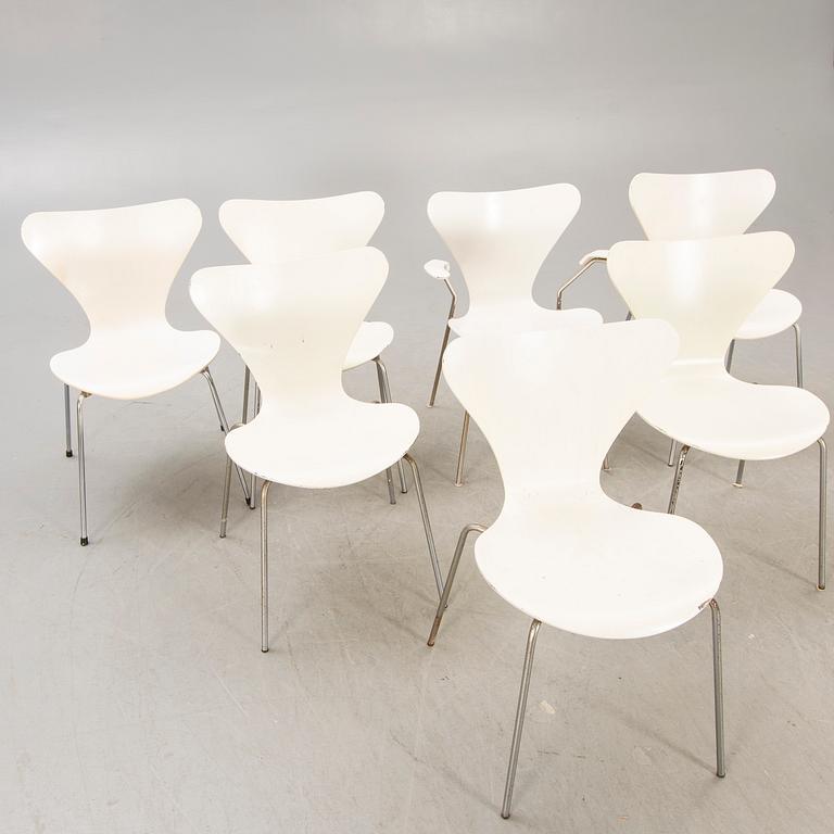 Arne Jacobsen, a set of six plus one Sjuan chairs for Fritz Hansen Denmark later part of the 20th century.