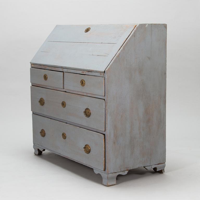An 18th century sectretaire chest of drawers.