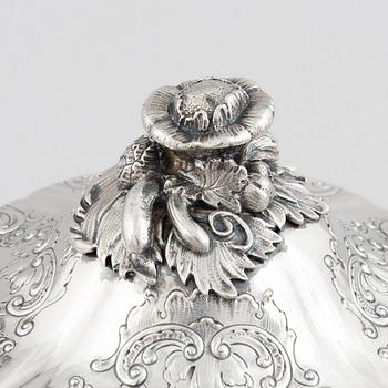 A silver tureen with lid, French export mark, Rococo style, circa 1900.