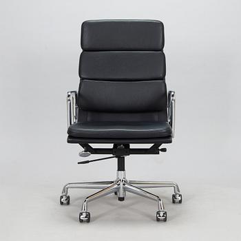 Charles & Ray Eames, konttorituoli, "Soft Pad Chair EA 219, high backrest", Vitra. 2000-luku.