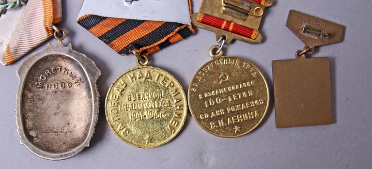 MEDALJER OCH PINS, Ryssland. 9 delar.
