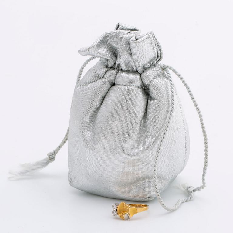 LAPPONIA RING 18K gold w 2 brilliant-cut diamonds 0,04 ct in total inscribed, Finland 1997, original dustbag.