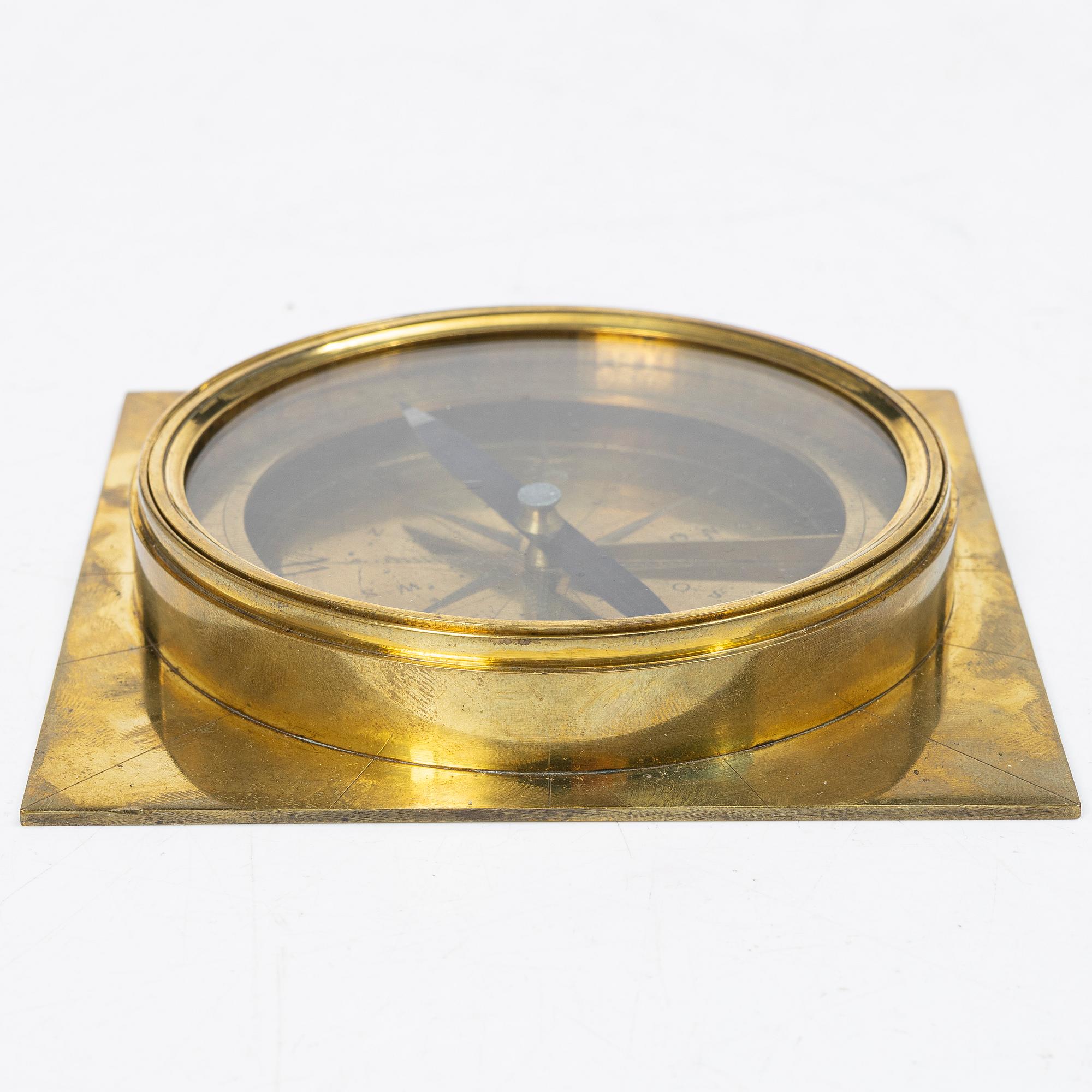 Compass, by Johan Gustaf Hasselström, instrument maker in Stockholm 1775-1812.