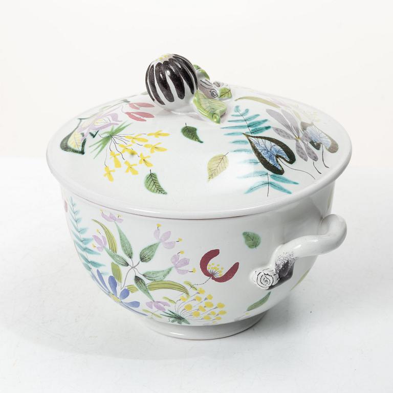 Stig Lindberg, A faience tureen with lid and handles, Gustavsberg Studio.