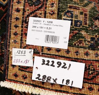A carpet, Tabriz, approx. 288 x 181 cm.