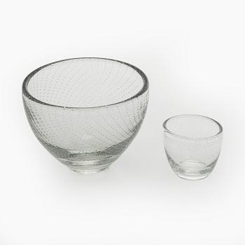 Gunnel Nyman, vaser, 2 st, modell "GN 2" och "GN 4". Signerad G. N. Nuutajärvi Notsjö -51.