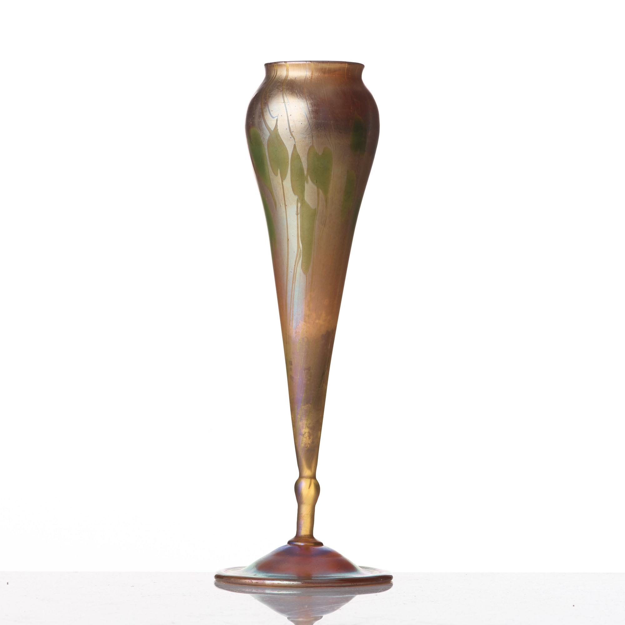 Louis Comfort Tiffany, a Favrile glass vase, U.S.A, 1909.