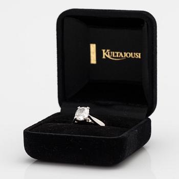 A palladium ring with a cushion brilliant cut diamond ca. 1.50 ct.