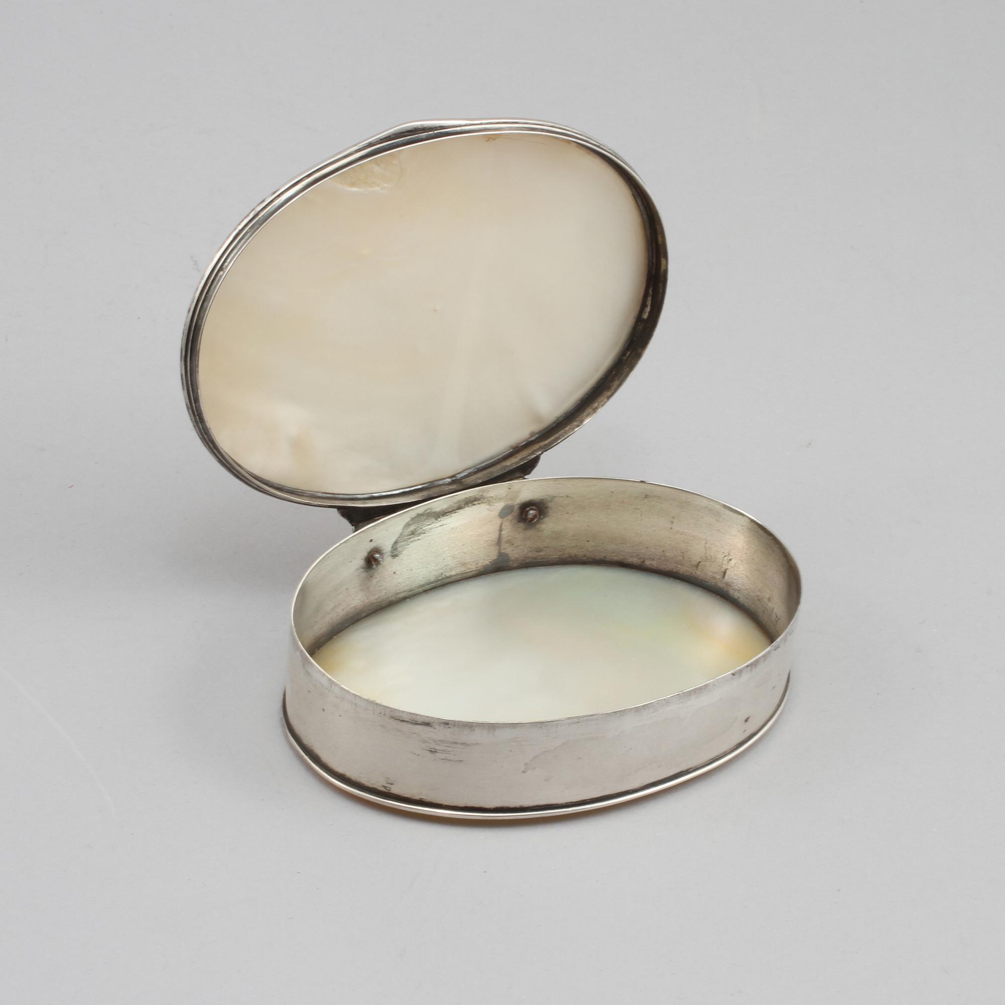 DOSA, silver och pärlemo, 1800-tal.