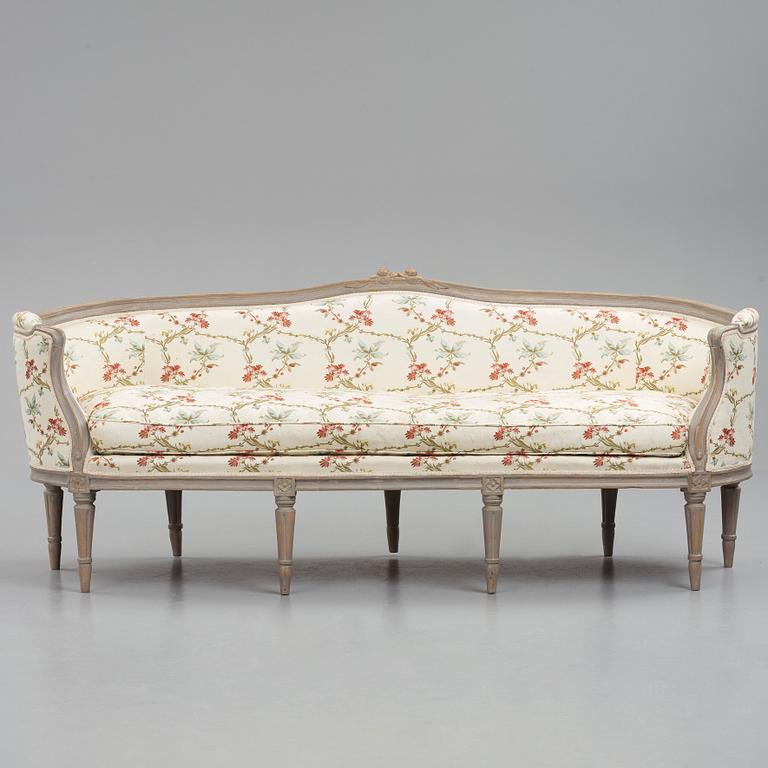 A gustavian sofa.