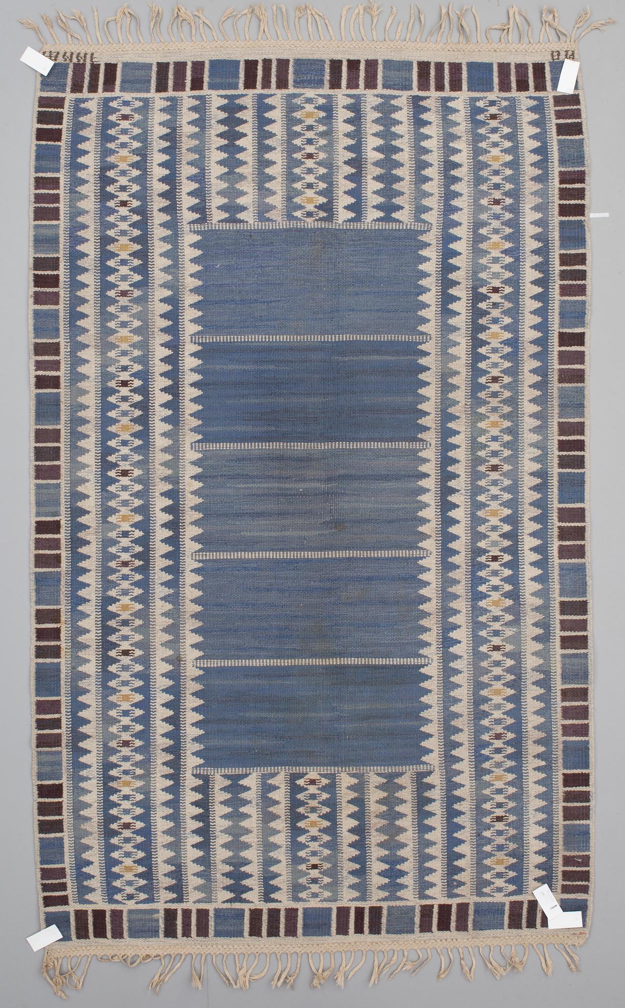 MATTA. "Salerno blå". Rölakan. 252 x 156,5 cm. Signerad AB MMF BN (AB Märta Måås-Fjetterström, Barbro Nilsson).