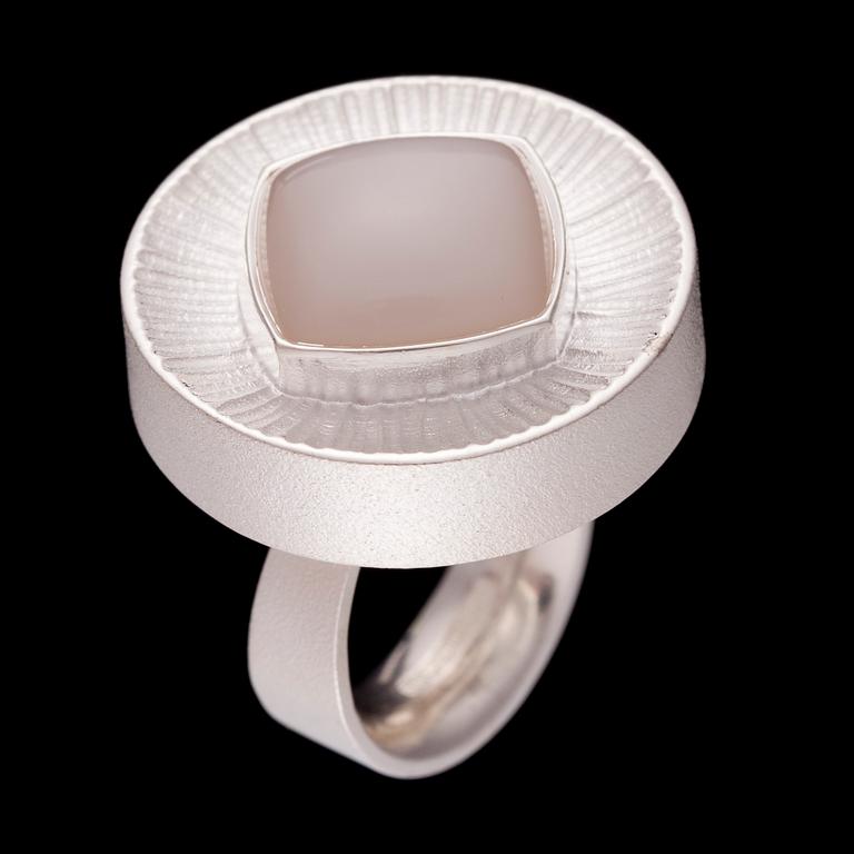 RING, "Mondo", sterlingsilver, månsten, Timo Mustajärvi Lapponia 2009.