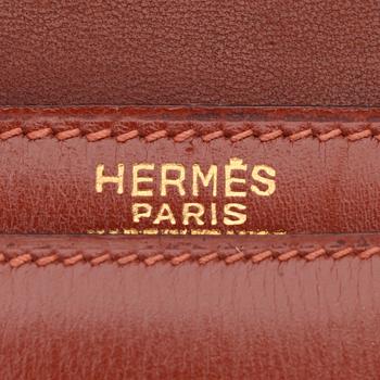 HERMÉS, a brown leather shoulder bag.