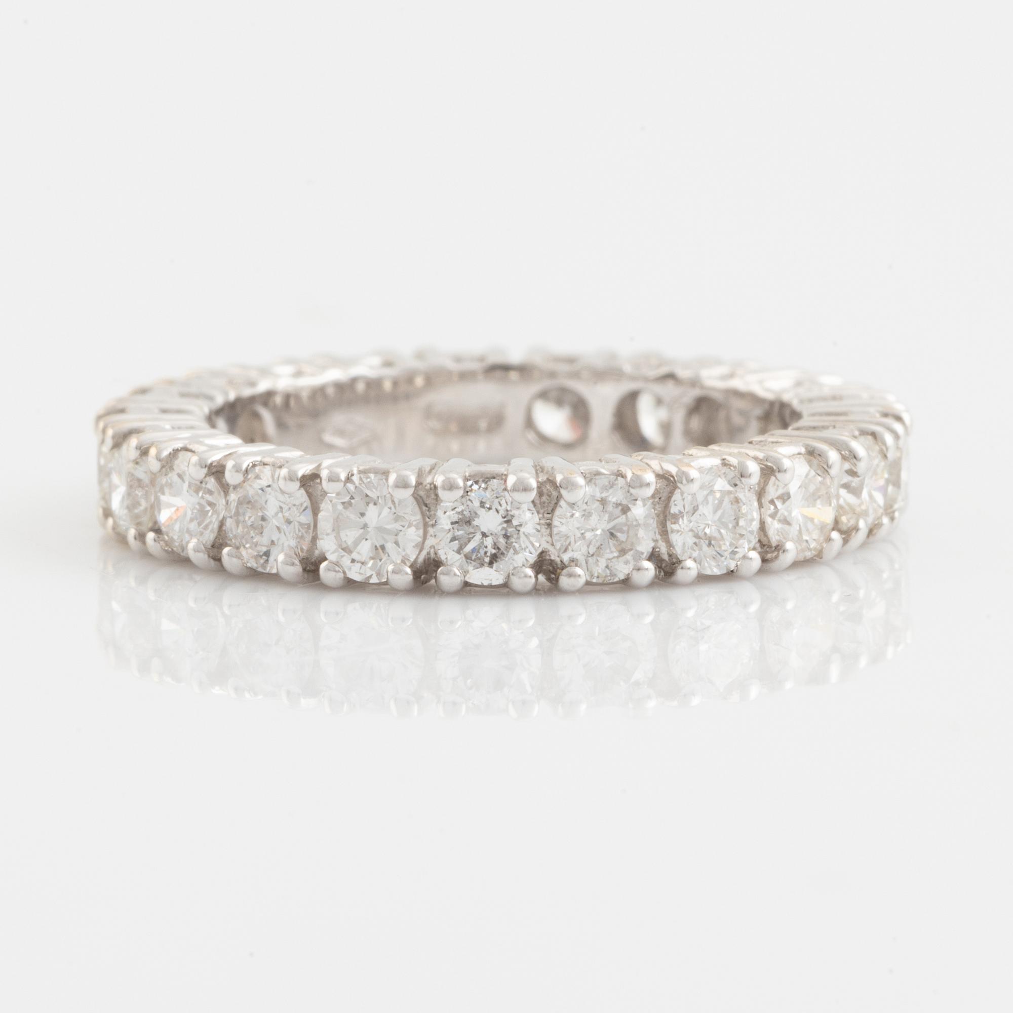 Brilliant cut diamond eternity ring, with HRD report.