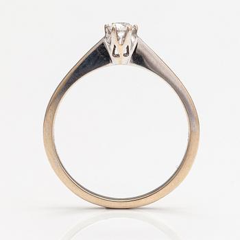 Ring, 18K vitguld, diamant ca 0.15 ct enligt gravyr.