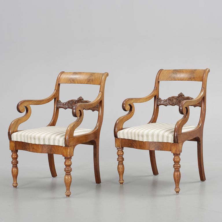 KARMSTOLAR, ett par, senempire, 1800-talets mitt.