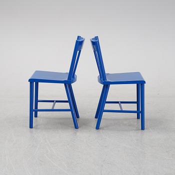 A pair of painted chairs by Mats Theselius for Källemo, 1980's.