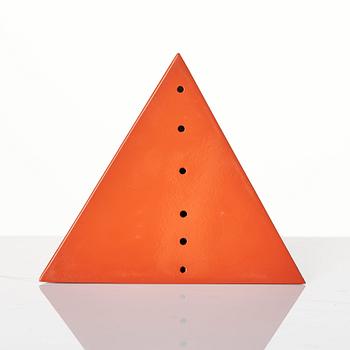 Lucio Fontana, "Piramide".