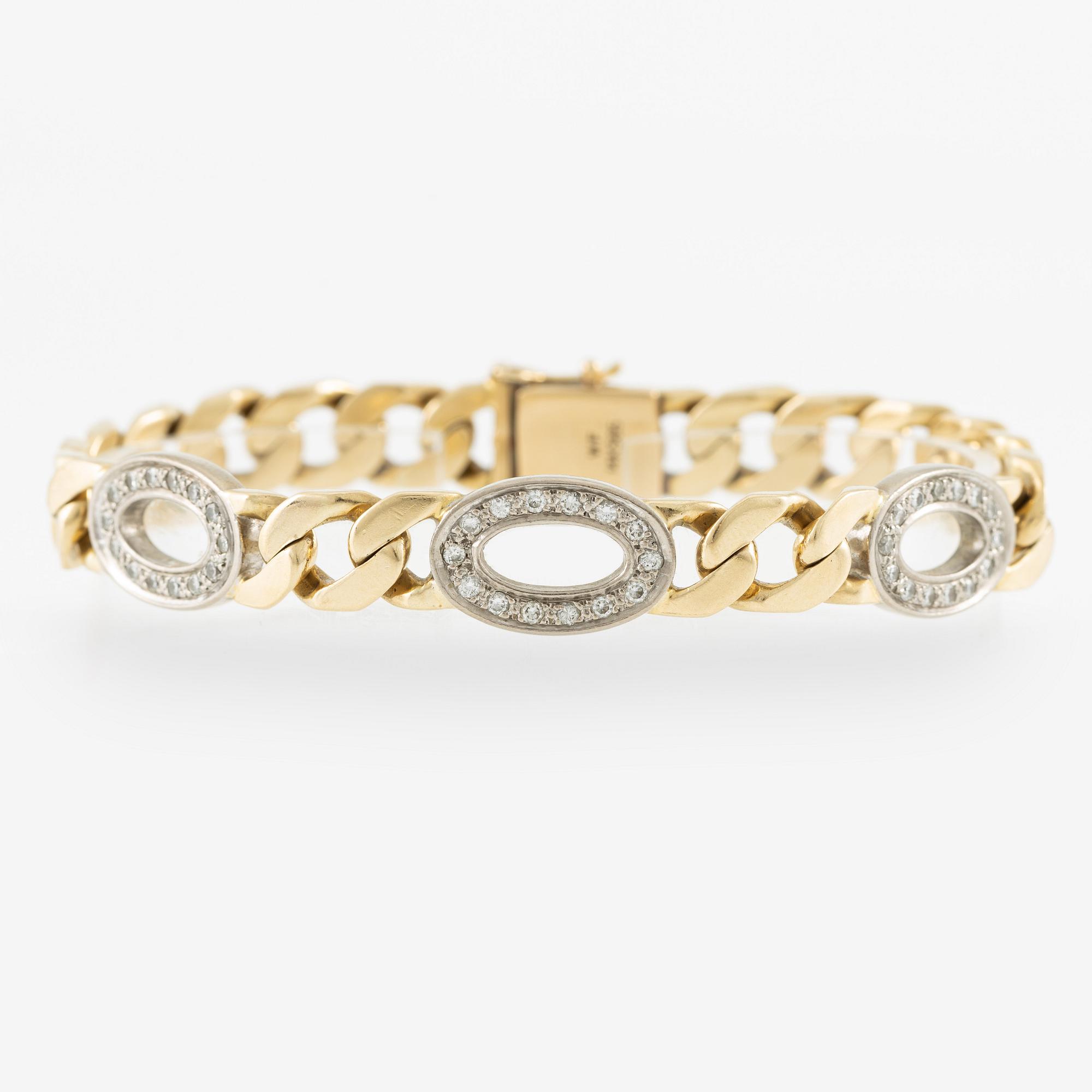 Arm bracelet, 14K gold with brilliant-cut diamonds.