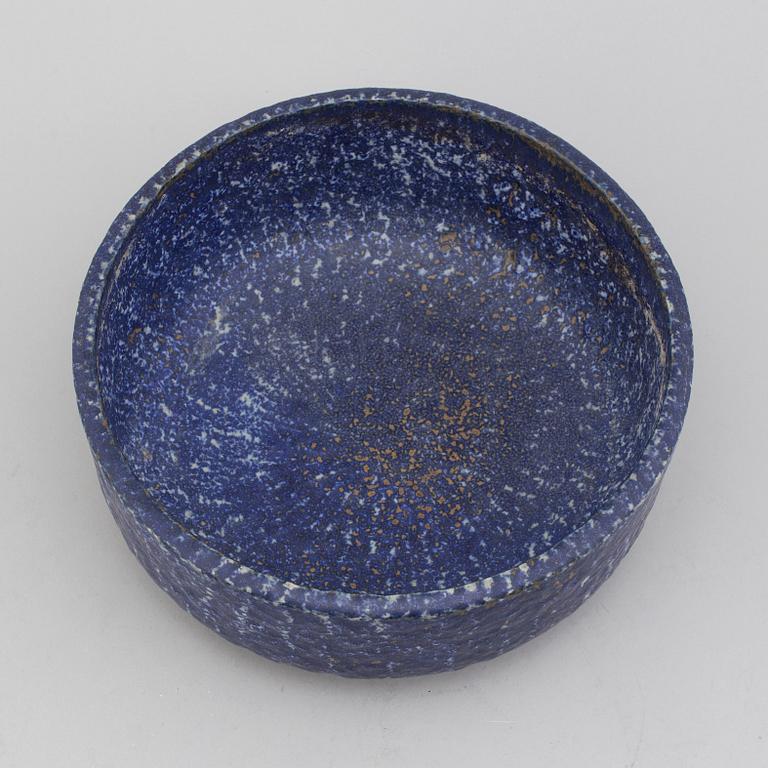 A stoneware bowl by Gunnar Nylund, Rörstrand.