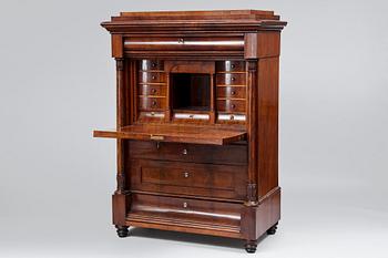 16. CHIFFONIER.