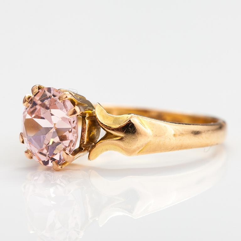 An 18K gold ring with a YAG-stone. Johan Akseli Tarkiainen, Vyborg 1927.
