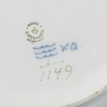 Royal Copenhagen, matservis, 44 delar, porslin, "Musselmalet", helblond , Danmark.